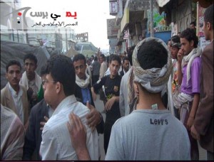 مسيرة الإصلاح تعتدي على مخيمات الصمود و تتبنى شعارات طائفية وتحريضية