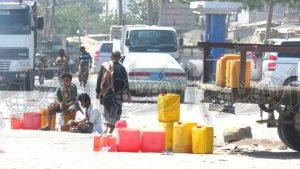 أزمة المشتقات النفطية تضرب المحافظات الجنوبية مجددا والاحتجاجات تعم مدينة عدن