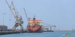شركة النفط وموانئ البحر الأحمر تنفي وصول السفن المحتجزة منذ شهرين من قبل العدوان