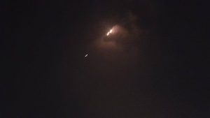 أول صورة ليلية لحظة إسقاط طائرة أمريكية حديثة جنوب صنعاء