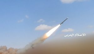 صاروخ يمني على الدمام.. فوق رؤوس الأمريكيين والقواعد السعودية “صور”
