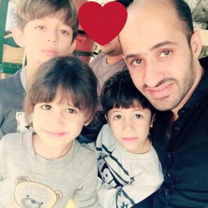 “شاهد” ناشط سعودي يناشد السيد عبدالملك الحوثي ويطلب منه هذا الطلب لإنقاذ أطفاله الـ5