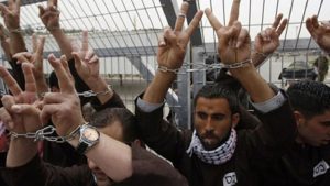 40 أسير فلسطينيي يستعدون لخوض اضراب عن الطعام