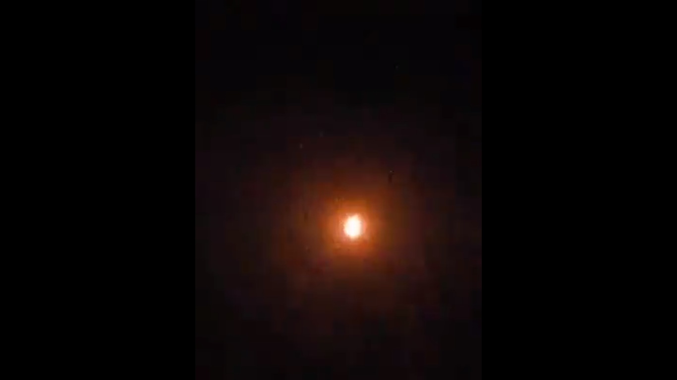 مشاهد أولية لطائرة أمريكية تم إسقاطها قبل قليل في محافظة ذمار “فيديو”