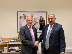 اجتماع علني بين الزبيدي والسفير البريطاني في الإمارات
