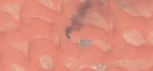 “يمني برس” يفضح بالصورة مزاعم السعودية بشأن حجم الحريق في مصفاة الشيبة النفطي بعد استهدافه بالطيران المسير