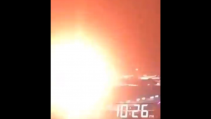شاهد لأول مرة.. مغرد سعودي يوثق سقوط الصواريخ اليمنية في جيزان وينشر الفيديو على حسابه الشخصي ويحرج بن سلمان بهذا السؤال!!