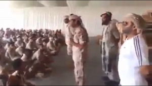 فيديو خطير.. ضابط إماراتي يعطي مليشيات الحزام الأمني التعليمات الأخيرة لإسقاط عدن وهذا ما سيفعله اذا سيطروا عليها قبل العيد!!