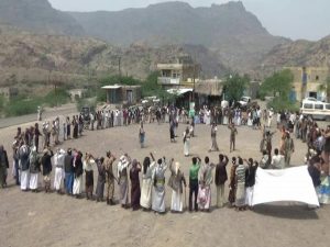 المحويت : قبائل بني سعد يسيرون قافلة غذائية للمجاهدين بمناسبة ذكرى عاشوراء