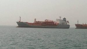 وزارة الصناعة: احتجاز سفن المشتقات النفطية والمواد الغذائية جريمة وإبادة جماعية للشعب اليمني