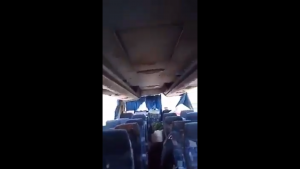 انفجار عبوة ناسفة في حافلة ومقتل عدد من المسافرين في حضرموت (تصوير من داخل الحافلة)
