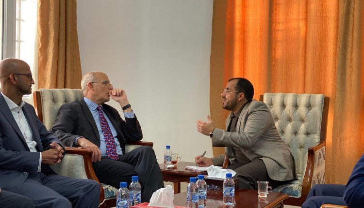 صور وتفاصيل لقاء الوفد الوطني بالسفير البريطاني لدى اليمن في مسقط
