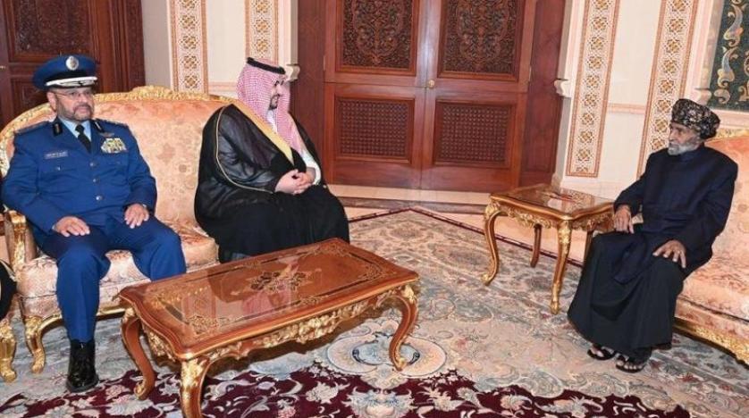 سياسي سعودي يكشف أسباب زيارة إبن سلمان إلى مسقط ومعجزة اليمنيين التي أجبرت السعودية وهي مكرهة على التفاوض!!