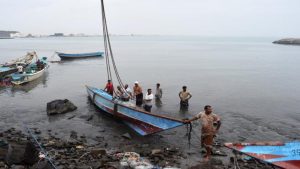 قرصنة أمريكية سعودية على 8 صيادين يعملون في البحر