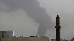 قصف مكثف للعدو على شارع الـ50 بمدينة الحديدة