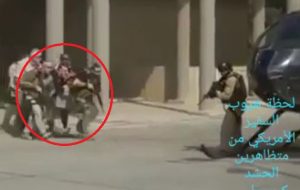 شاهد.. لحظة هروب السفير الأمريكي من داخل السفارة ببغداد “فيديو”