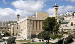 سلطات الكيان الصهيوني تصادق على الاستيلاء على أراضي الحرم الإبراهيمي