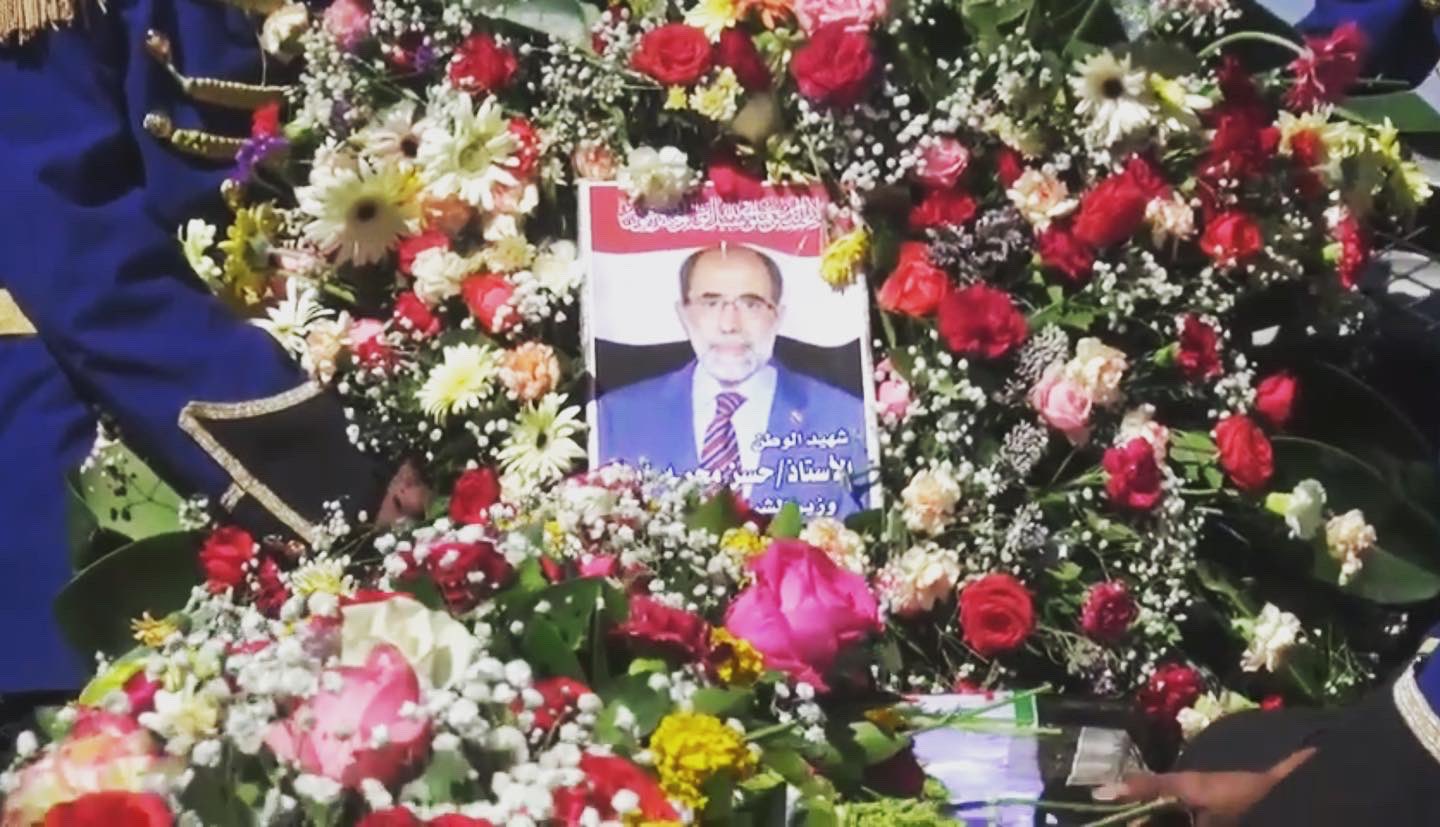 شاهد تشييع جثمان وزير الشباب والرياضة الشهيد حسن زيد في موكب جنائزي مهيب  بالعاصمة صنعاء (صـور) – يمني برس