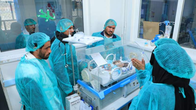 إستجابة لنداء مستشفى السبعين بصنعاء هيئة الزكاة تتكفل بعلاج وعملية فصل التوأم السيامي يمني برس