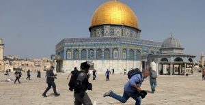 من هو الشهيد الفلسطيني المنفذ للعملية البطولية في القدس؟ صور لحظة تنفيذ العملية!