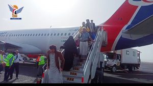 وزير النقل: هبوط طائرة اليمنية في مطار صنعاء ليلاً يؤكد جهوزيته التشغيلية والفنية