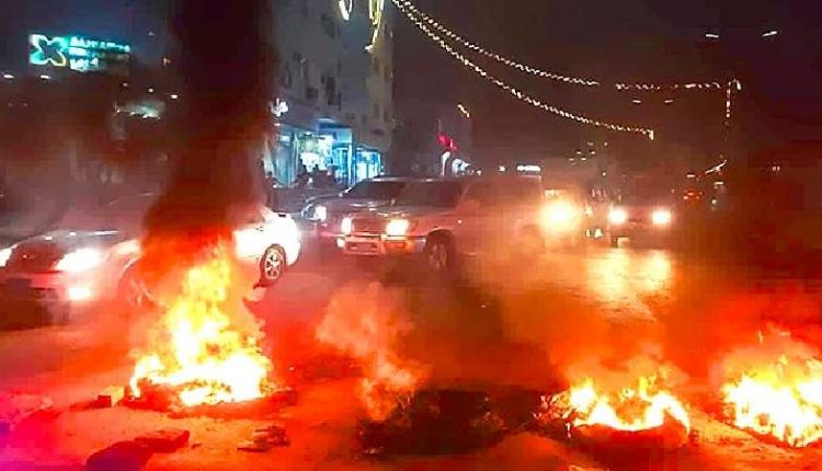 غليان غير مسبوق في عدن ومحتجون يغلقون أهم الموانئ فيها