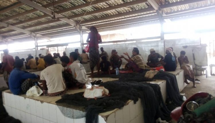 ميناء الانزال السمكي بالخوبه يستقبل 50صياد عائدين من السجون الارتيرية.