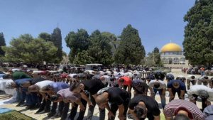 60 ألف فلسطيني يؤدون صلاة الجمعة في المسجد الأقصى المبارك