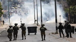إصابة عشرات الفلسطينيين خلال مواجهات مع العدو الإسرائيلي في مدن الضفة المحتلة