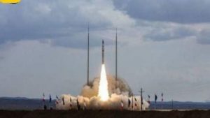 إيران تعلن نجاح إطلاق صاروخ “قائم100” الحامل للأقمار الصناعية