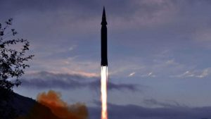 كوريا الشمالية تطلق ثلاثة صواريخ باليستية