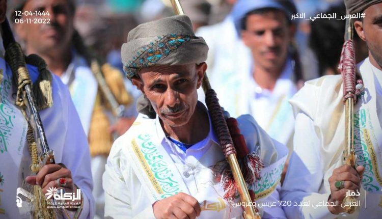 صور للعرسان كبار السن والمعاقين والجرحى المشاركين في العرس الجماعي لعدد 720 عريس وعروس بمحافظة #ذمار 1