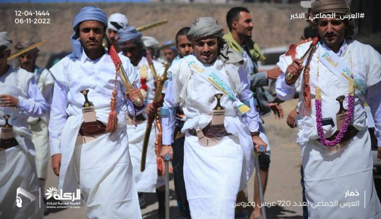 صور للعرسان كبار السن والمعاقين والجرحى المشاركين في العرس الجماعي لعدد 720 عريس وعروس بمحافظة #ذمار 11