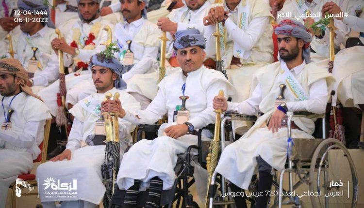 صور للعرسان كبار السن والمعاقين والجرحى المشاركين في العرس الجماعي لعدد 720 عريس وعروس بمحافظة #ذمار 15.