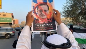 البحرين.. مواجهات بين المتظاهرين وقوات الأمن عقب زيارة رئيس الكيان الصهيونى