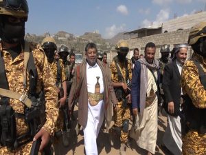 الحوثي يشرف على إنهاء 8 قضايا قتل بين (16) أسرة في قفر إب (صور)