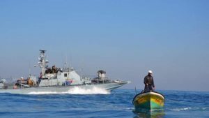 فيما يواصل تدنيس الأقصى.. العدو يستهدف صيادي غزة ويهدم مقهى في الجليل
