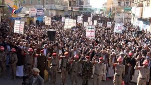 مسيرة جماهيرية لأبناء عمران تنديدا بالحصار على اليمن