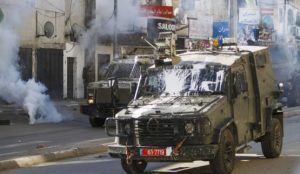 اصابة عدد من الفلسطينيين بالاختناق خلال اقتحام قوات الاحتلال قرية زبدة بجنين
