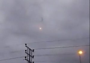 إعلام العدو الصهيوني: إطلاق صاروخ من غزة نحو مستوطنة “سديروت” وسماع دوي انفجار
