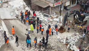 ارتفاع ضحايا الزلزال في تركيا إلى أكثر من 18 ألف وتقلص الآمال في العثور عن ناجين في سوريا