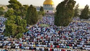 نحو 50 ألف مصلٍ فلسطيني يؤدون الجمعة في المسجد الأقصى المبارك
