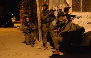 مقاومون فلسطينيون يستهدفون قوات الاحتلال بالرصاص شمال الخليل