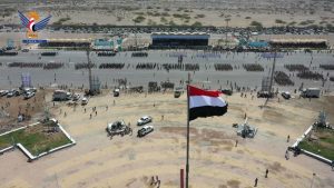 صور.. ساحة الصماد في #الحديدة تشهد عرضاً عسكرياً مهيباً بذكرى #اليوم_الوطني_للصمود