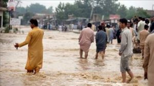 عشرات القتلى ومئات الجرحى جراء الفيضانات في باكستان