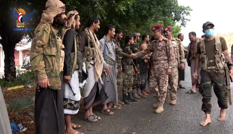 وزير الدفاع يتفقد أحوال المقاتلين في محور تعز 1