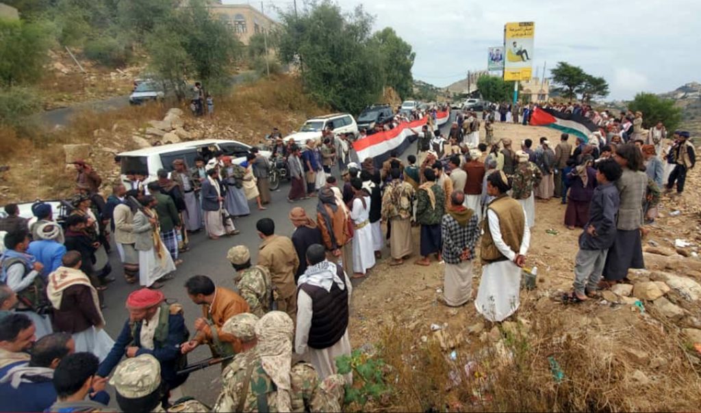 وقفة احتجاجية لأبناء مدينة المحويت تنديداً جرائم العدو الصهيوني بحق المدنيين في غزة