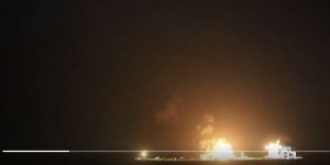 شاهد.. أول فيديو خاص ملتقط من داخل المدمرة الامريكية كارني للسفينة البريطانية مارلين لندا وهي تحترق إثر استهدافها من قِبل القوات المسلحة اليمنية