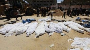 انتشال 73 جثماناً جديداً من المقبرة الجماعية للعدو في مستشفى ناصر