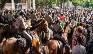 تصاعد التوتر بين طلاب الجامعات الأمريكية والشرطة وسط انتشار التظاهرات المؤيدة لفلسطين